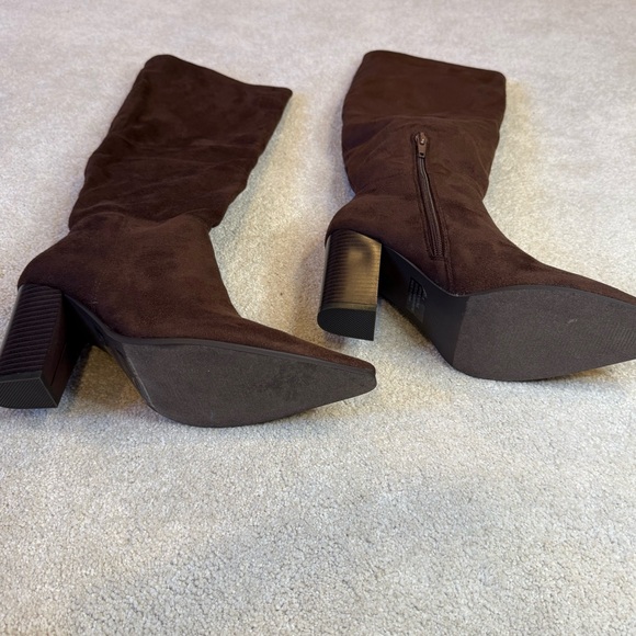 Brown Suede Pointy Toe Heeled Knee High Boots Size 8 - Picture 3 of 5